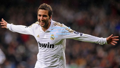 壹号娱乐_天山雄鹰展翅翱翔！新疆横扫广东加冕CBA新王，联赛格局迎来历史性变革