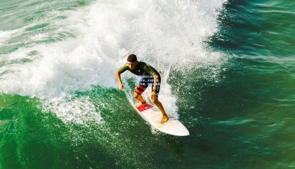 壹号娱乐app：王者荣耀KPL秋季赛巅峰对决，AG超玩会逆转夺冠，创历史新纪录