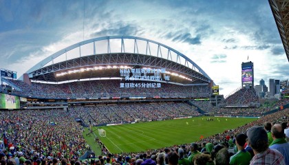 壹号娱乐|NBA季后赛激战正酣，勇士队逆转胜出，库里狂砍45分创纪录