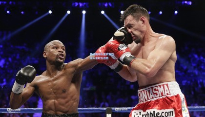 壹号娱乐app-詹姆斯率队逆转取胜，湖人豪取五连胜